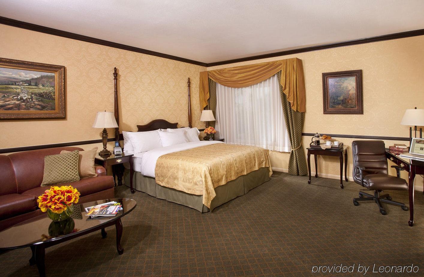 Ayres Hotel Corona East Room photo